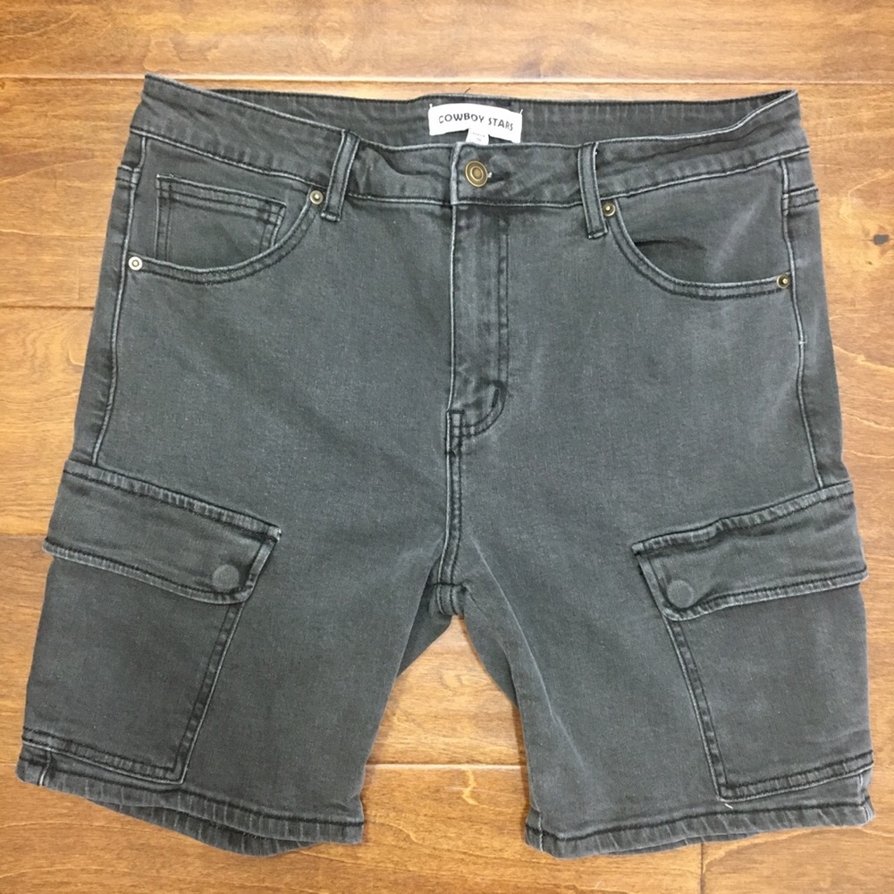 Gray Shorts With Big Pockets